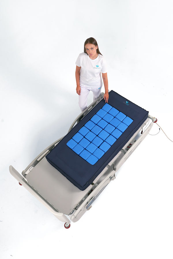 Çocuklar için masajlı ve havalandırmalı özel engelli çocuk yatağı