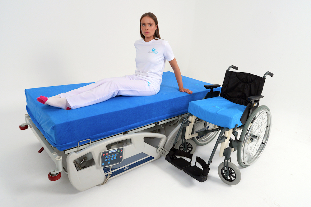 Tekerlekli sandalye kullanıcılarına özel engelli yatağı